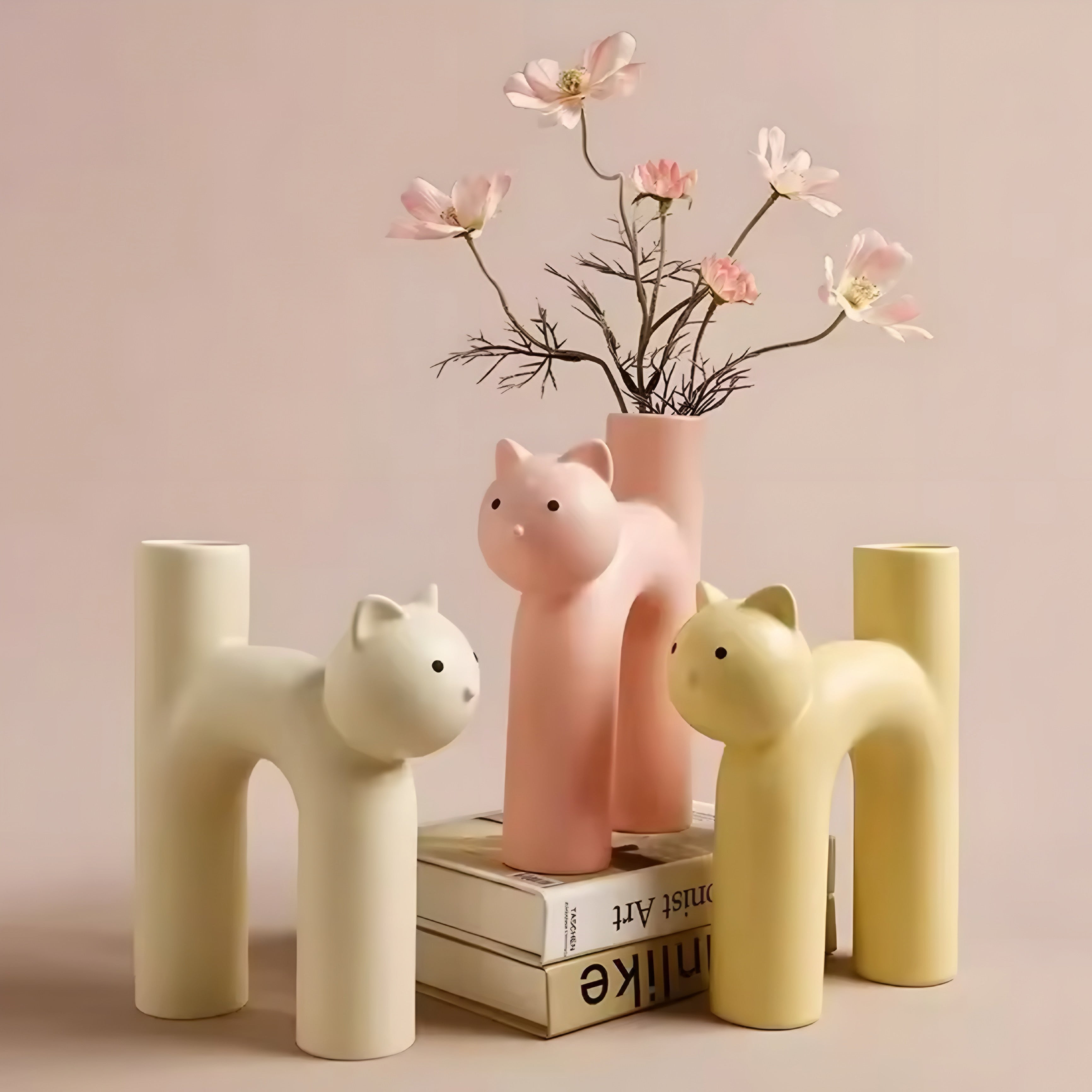 U-Shape Cartoon Cat Vase — Cute Ceramic Decor for a Modern, Cozy Home