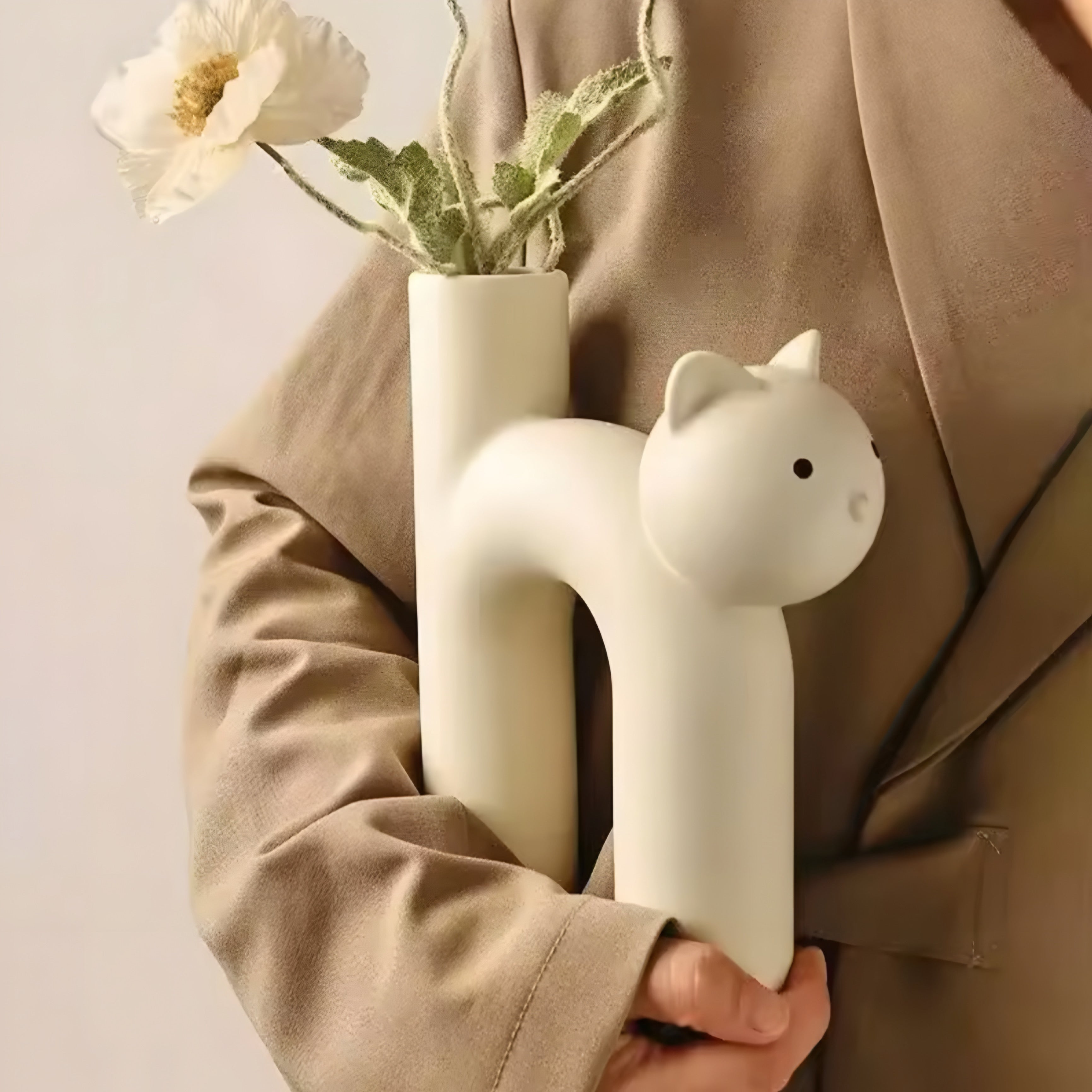 U-Shape Cartoon Cat Vase — Cute Ceramic Decor for a Modern, Cozy Home
